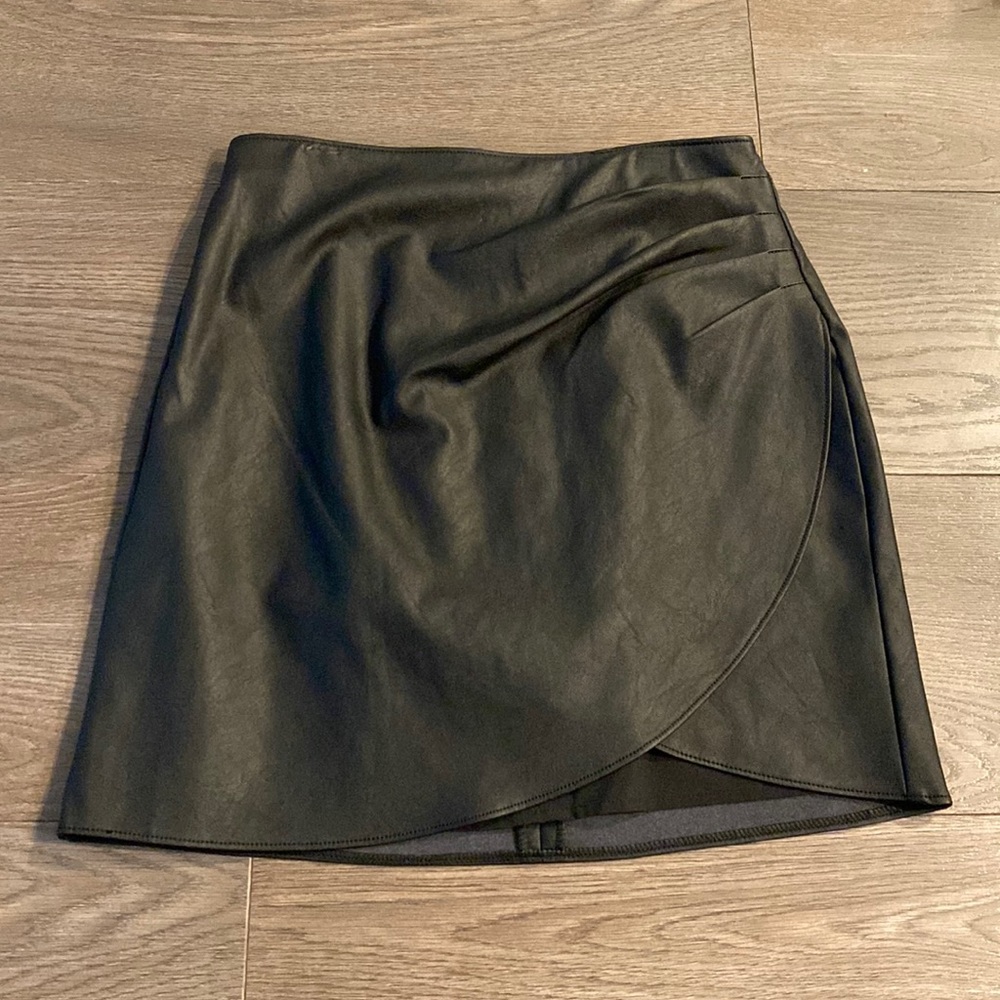 NWOT Abercrombie Ruched Black Leather Skirt